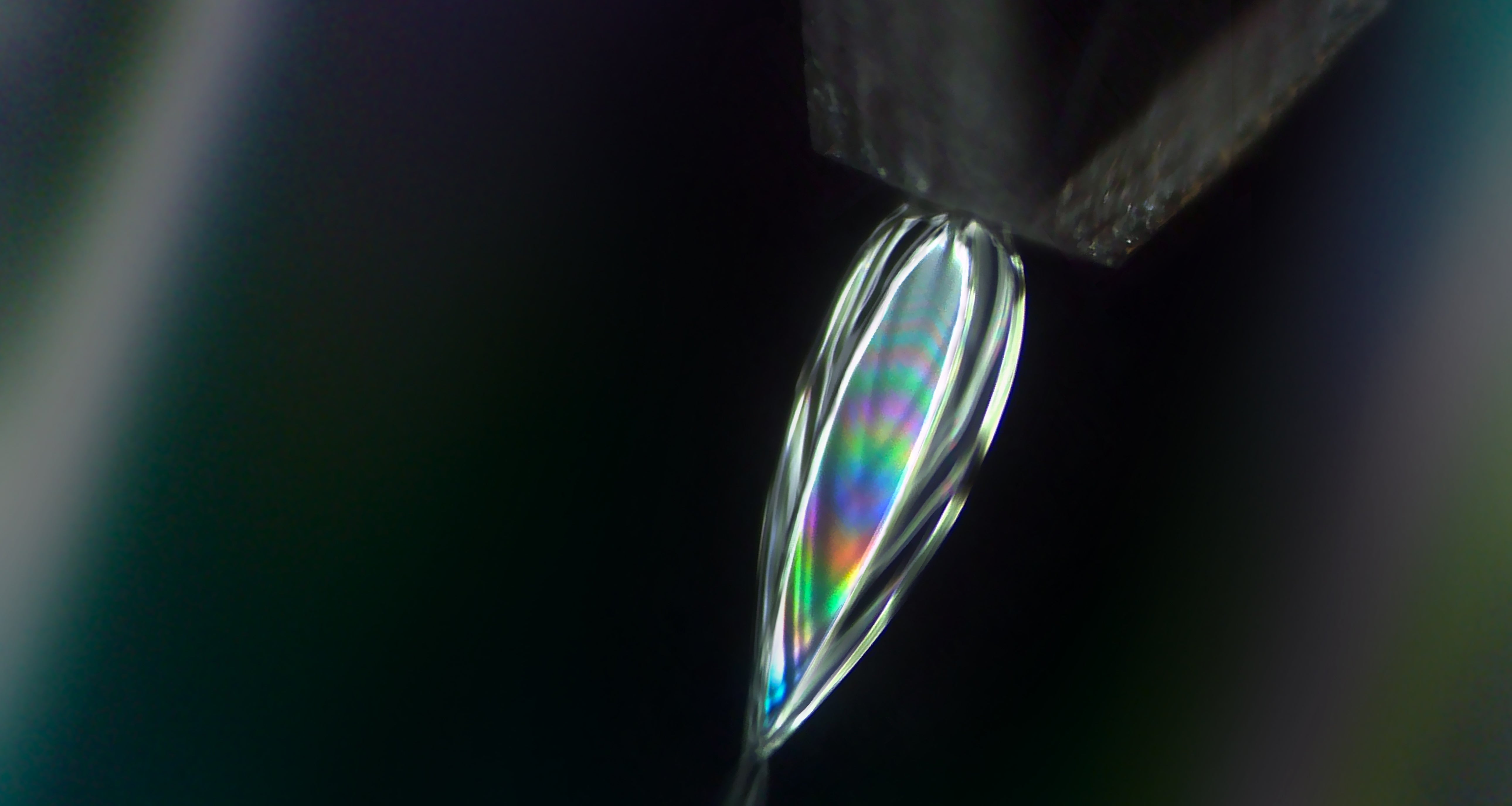 Shining a new light on oil-slick rainbows and other thin-layer