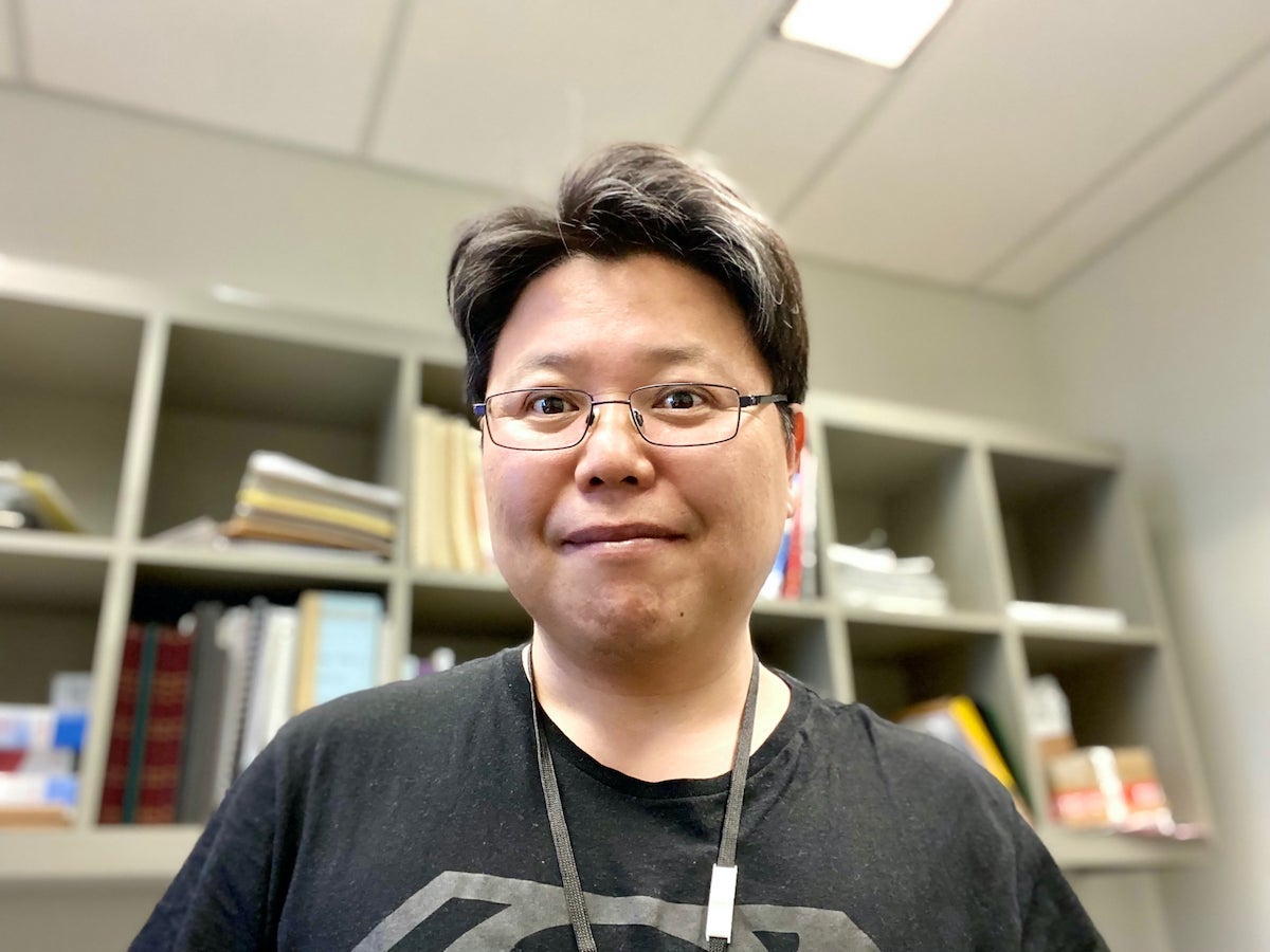 Portrait of SLAC staff scientist Jun-Sik Lee 