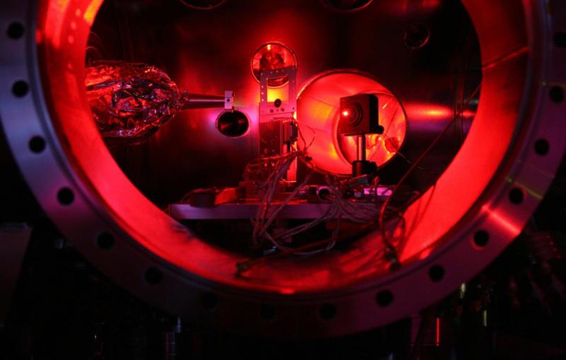 The interior of an LCLS chamber set up for an investigation into hot, dense matter.