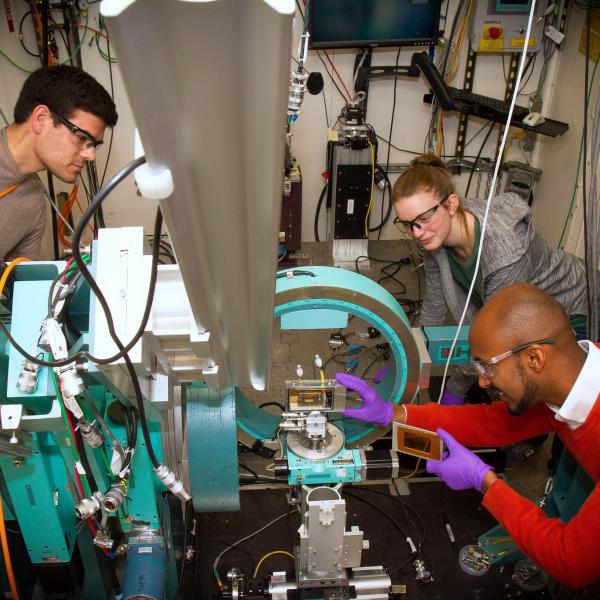 Stanford graduate students Robert Kasse, Natalie Geise and Tim Abate install an X-ray cell for battery research