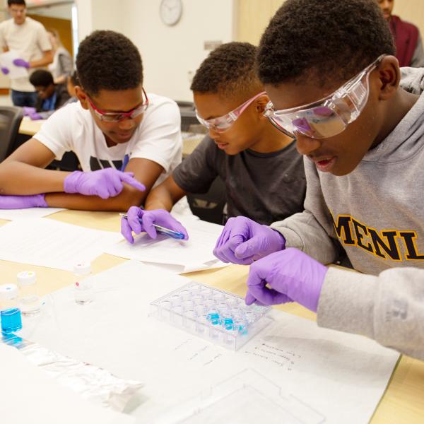 Middle school students participate in the Greene Scholars Program Summer Science Institute at SLAC.