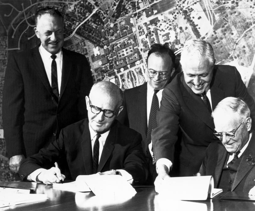 SLAC construction contract signing in 1962