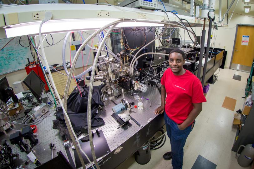 Stanford graduate student Georges Ndabashimiye in the PULSE Institute laser lab