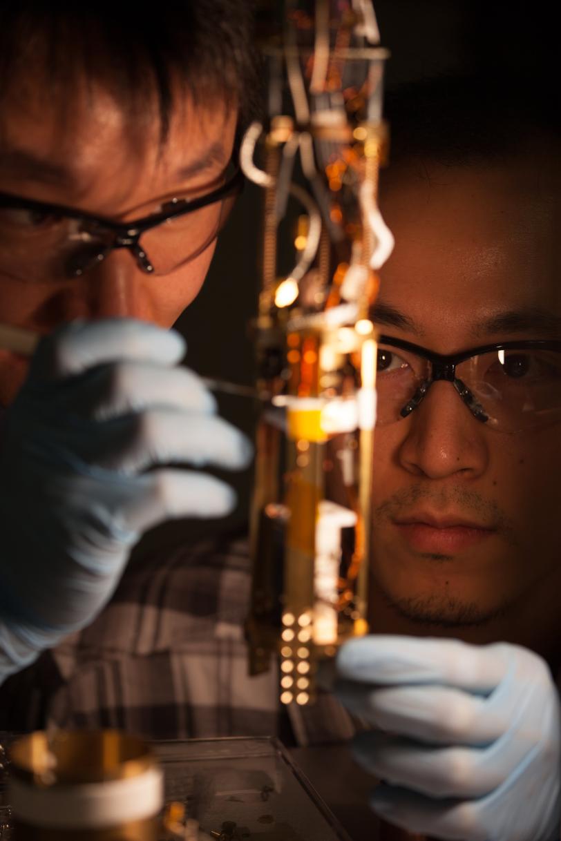 Stanford postdoctoral researcher Yongtao Cui, left, and graduate student Eric Yue Ma with the microwave impedance microscopy (MIM) instrument used in the study. 