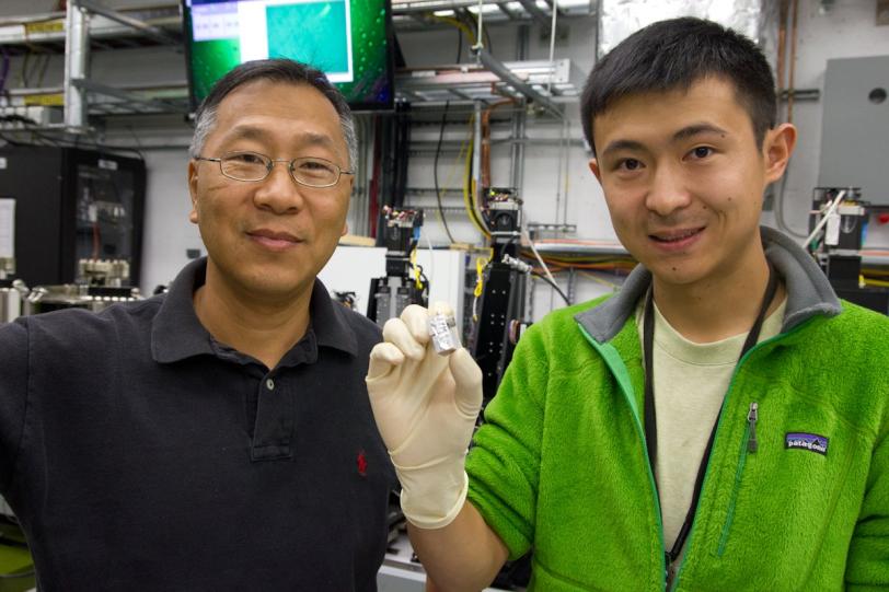 Yiping Feng, left, and Diling Zhu hold device