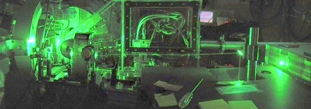 An optical laser casts a green glow during a low-alpha-mode experiment at SSRL. (Aaron Lindenberg/SLAC)