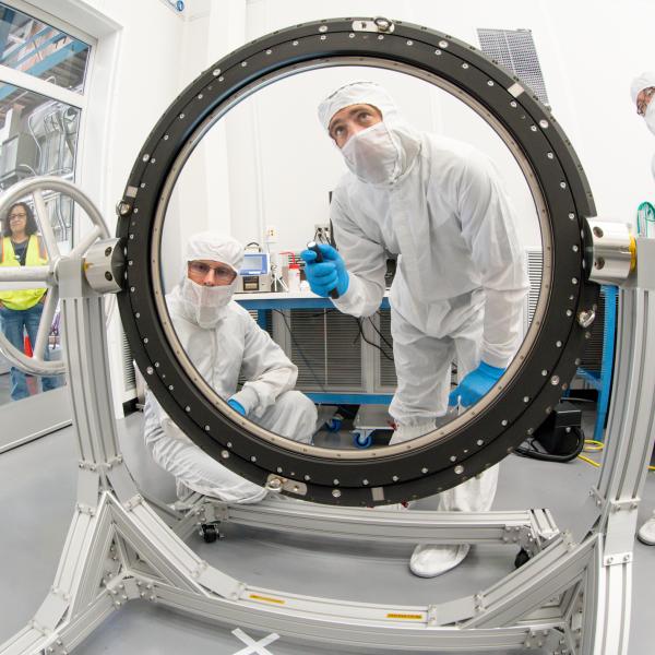 Arrival and inspection of the L3 lens of the LSST Camera