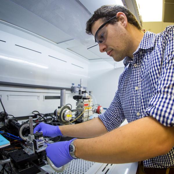 Stanford and SLAC postdoctoral researcher Sean Andrews with solution shearing instrument