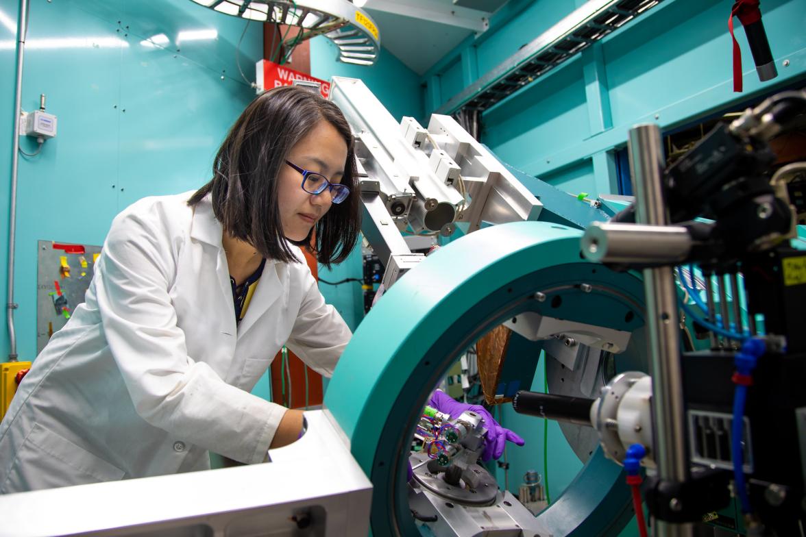 Using X-rays from SSRL, Chuntian Cao maps silicon as it cycles within a battery.