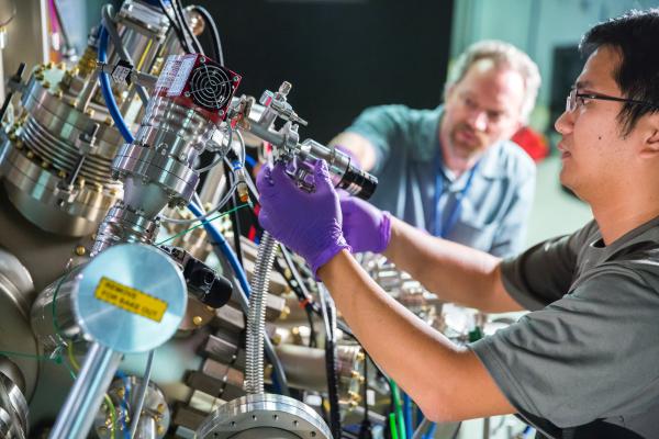 Stanford Institute for Materials and Energy Sciences (SIMES) research conducted at Stanford Synchrotron Radiation Lightsource (SSRL).