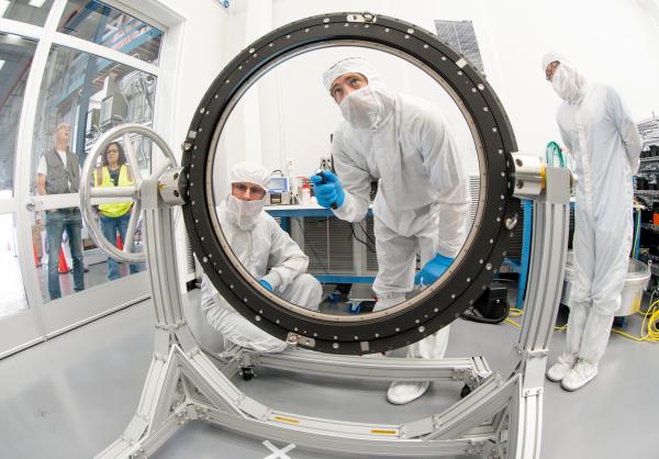 Arrival and inspection of the L3 lens of the LSST Camera